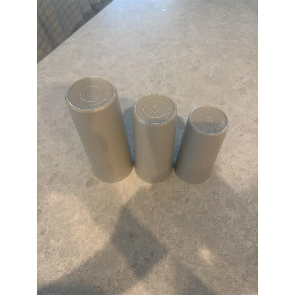 Tupperware tumblers set